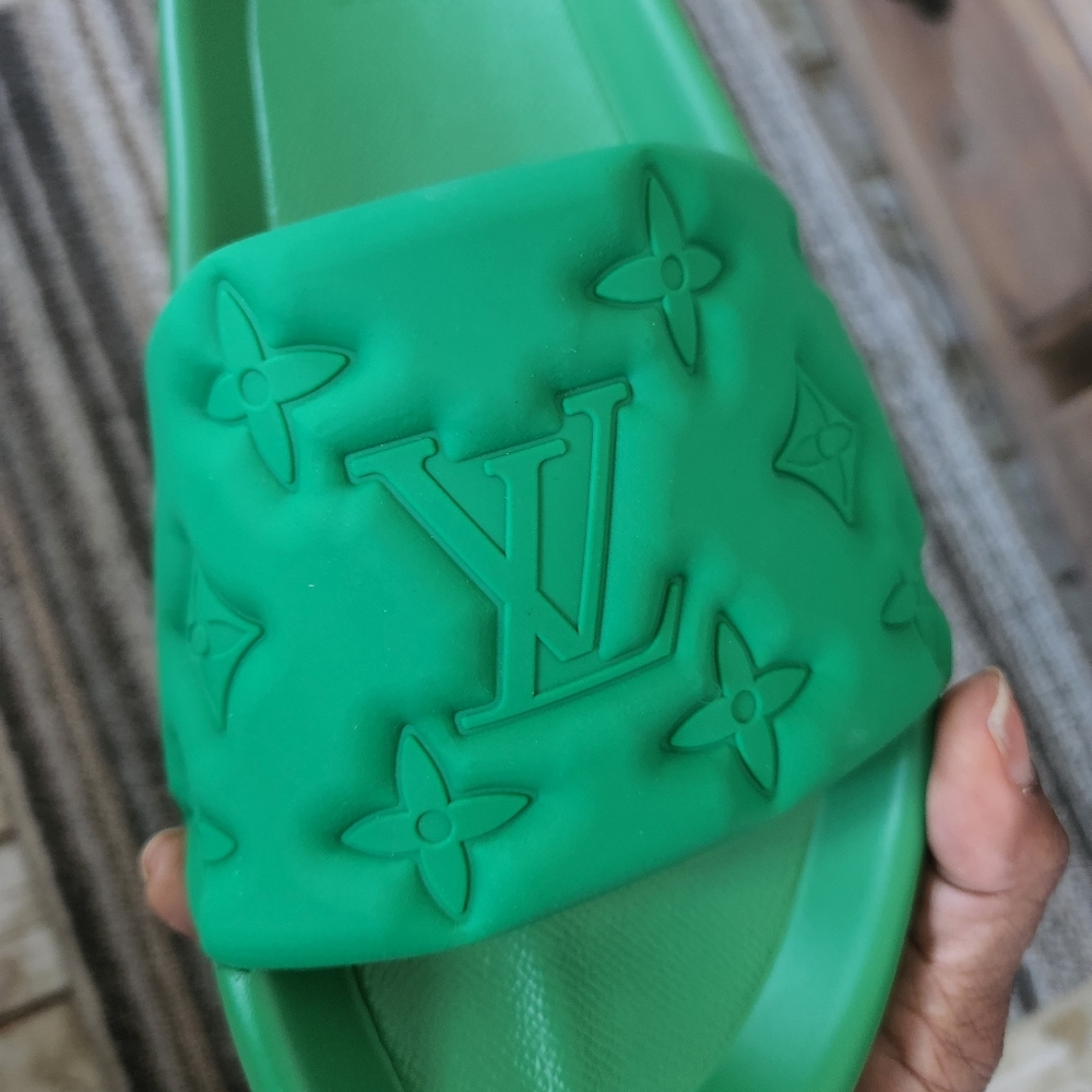 Louis Vuitton Pool slides green